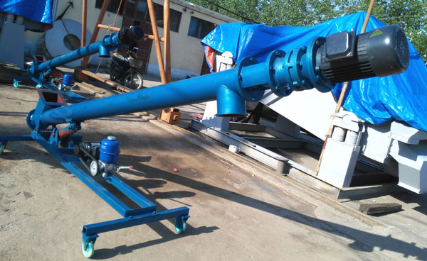 LS型可(kě)移動(dòng)螺旋(xuán)輸送機